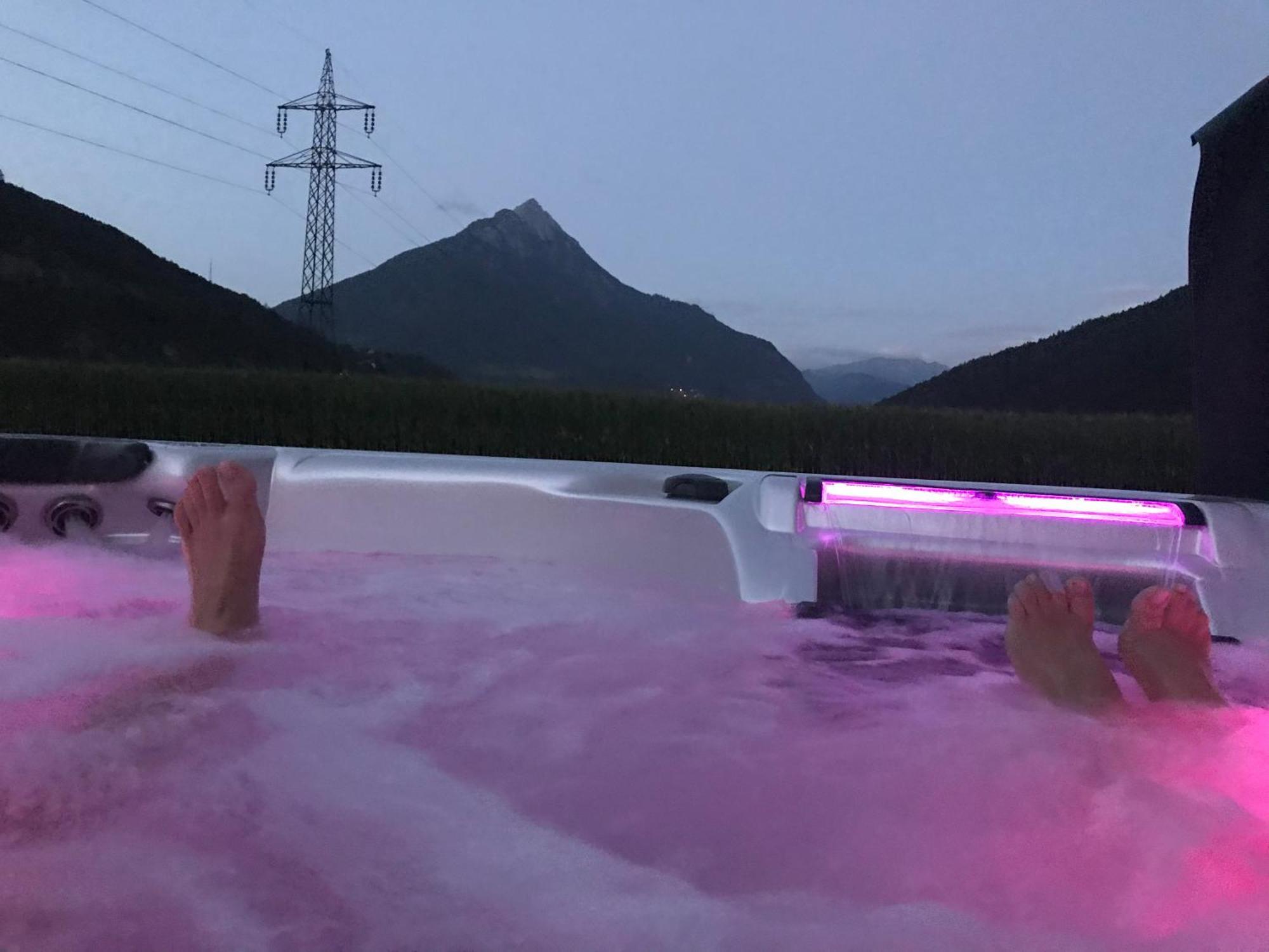 Deluxefort Fuer 10 Gaeste Mit Eigenem Whirlpool Und Fasssauna Imst Dış mekan fotoğraf